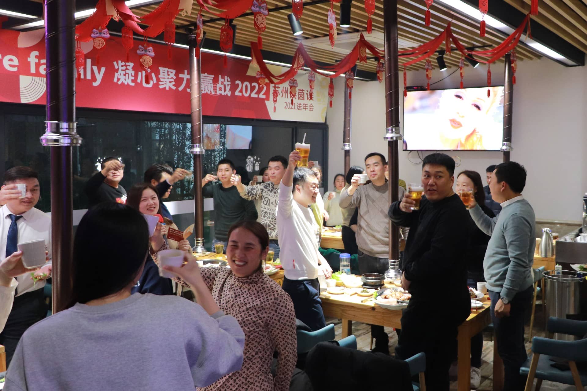 举杯.jpg