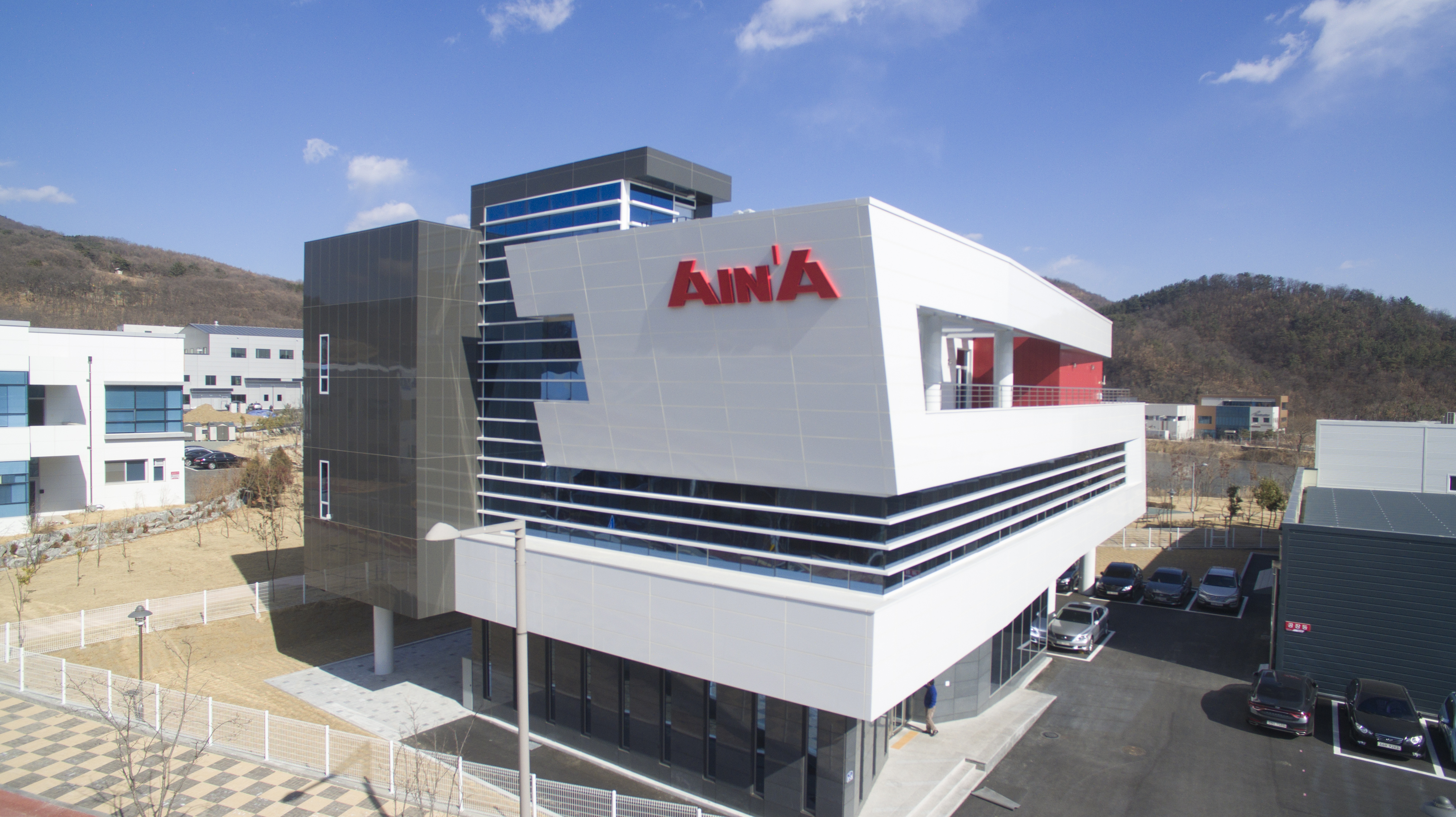 1761887564796737.jpg 韩国总公司照片.jpg