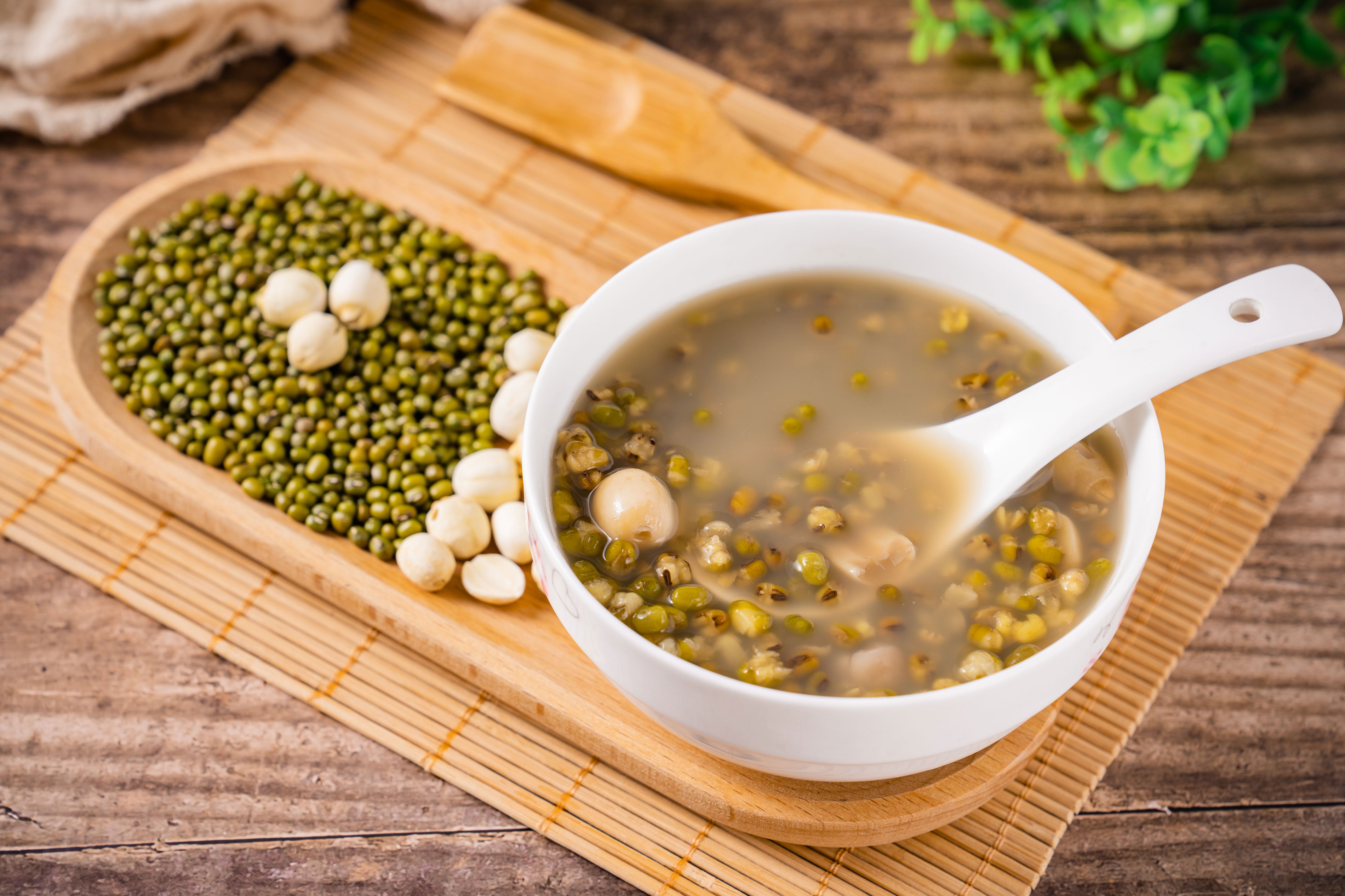 1782093651833572.jpg 千库网_莲子绿豆汤小暑节气饮食摄影图配图_摄影图编号210028.jpg