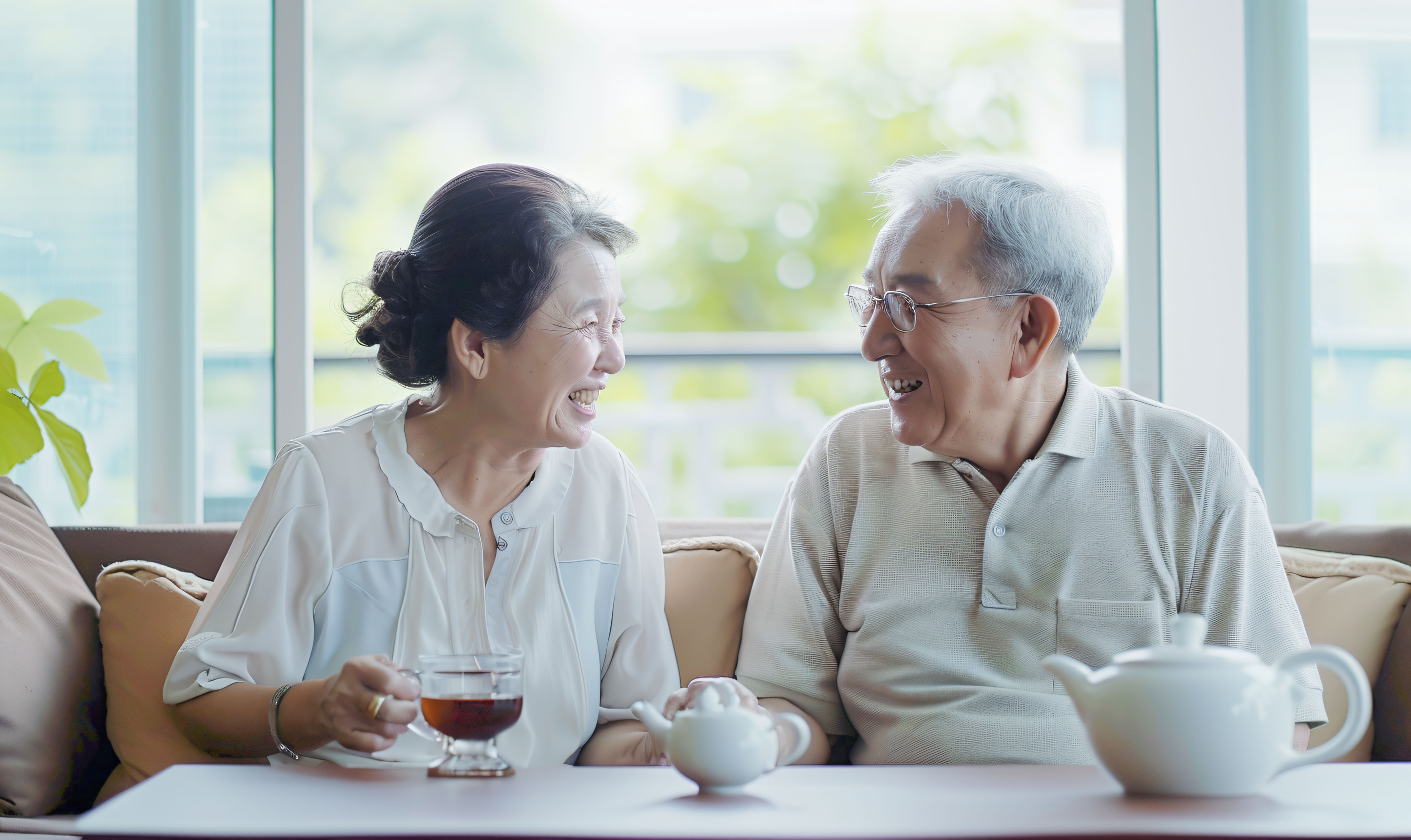 1786069078458256.jpg 千库网_亚洲人快乐的老年人们在客厅喝茶聊天_摄影图编号20618813.jpg